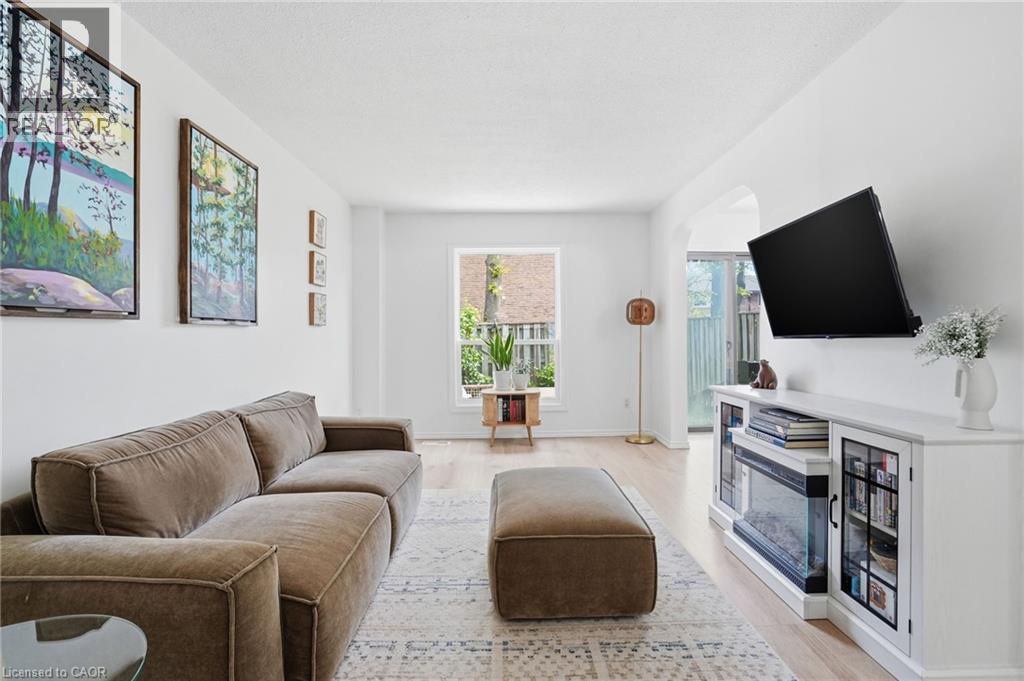 660 OXFORD Road Unit# 17, Burlington, Ontario, L7N3M1 — Photo 4