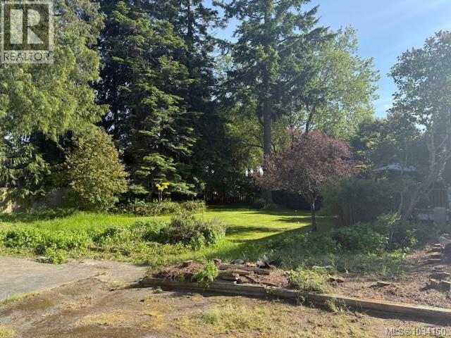  1838 DUNNETT Crescent, Saanich