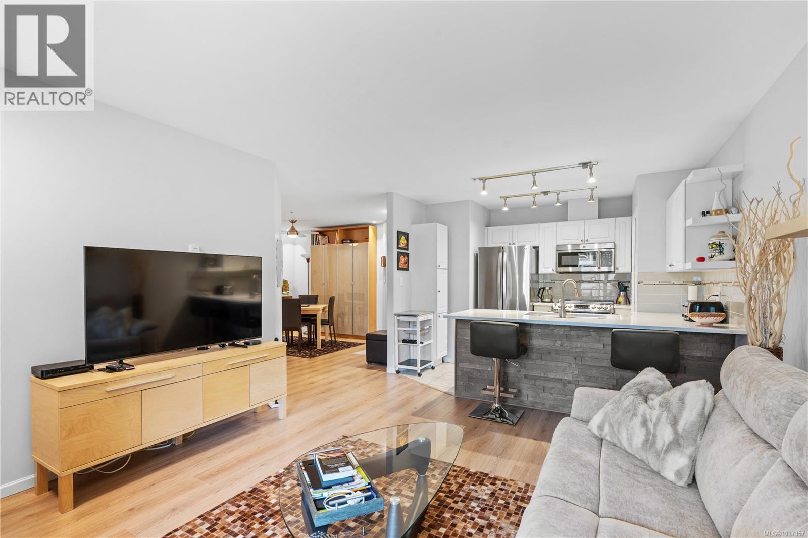 #416 29 Songhees Rd - 8