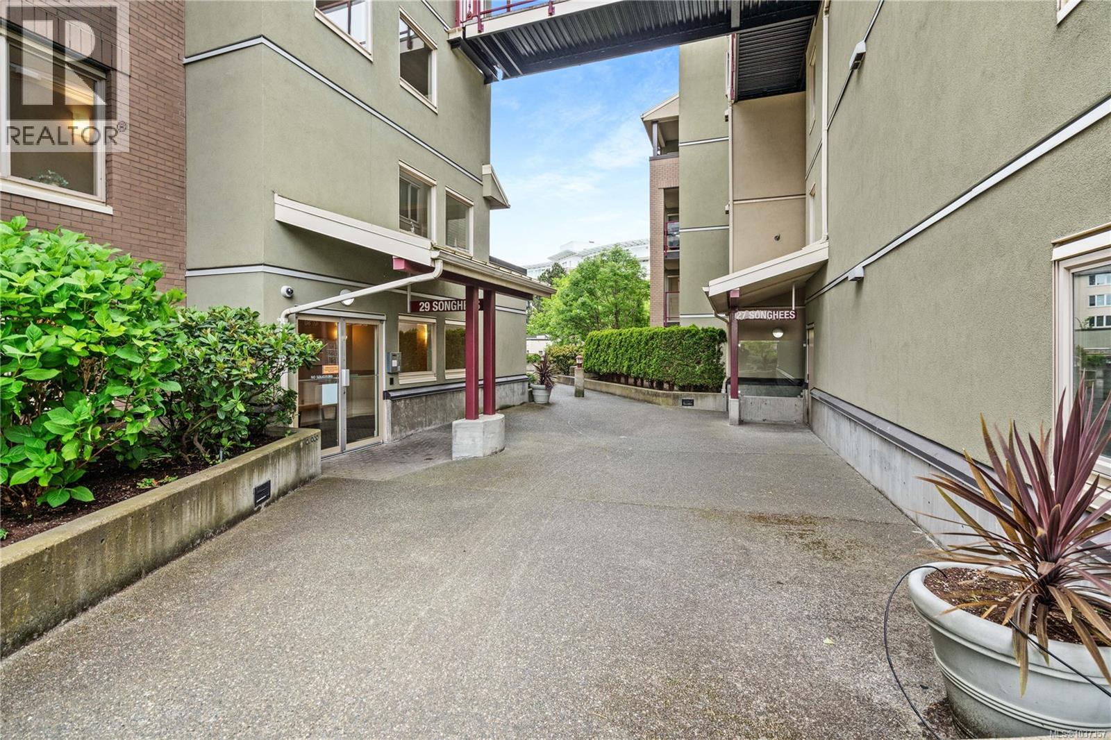 #416 29 Songhees Rd - 40