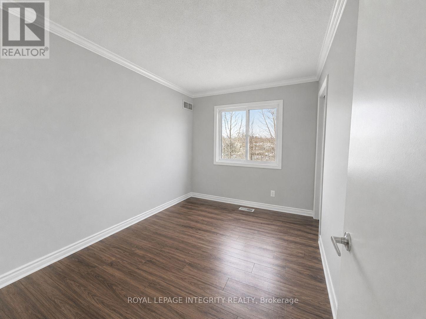 65 ROTHESAY DRIVE - 7