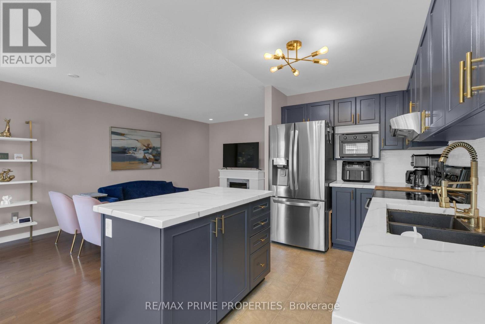 103 FREEPORT DRIVE - 12