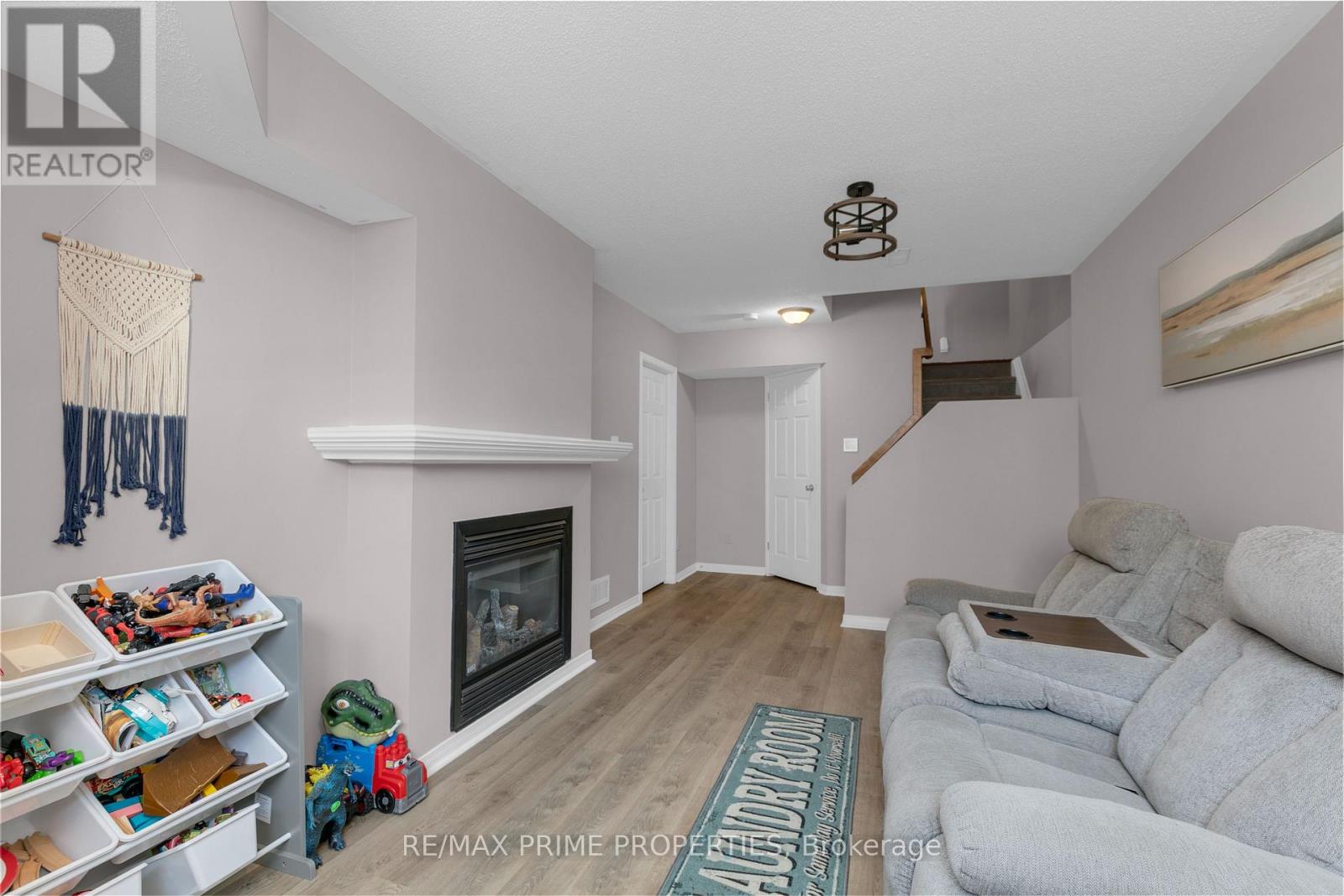 103 FREEPORT DRIVE - 36