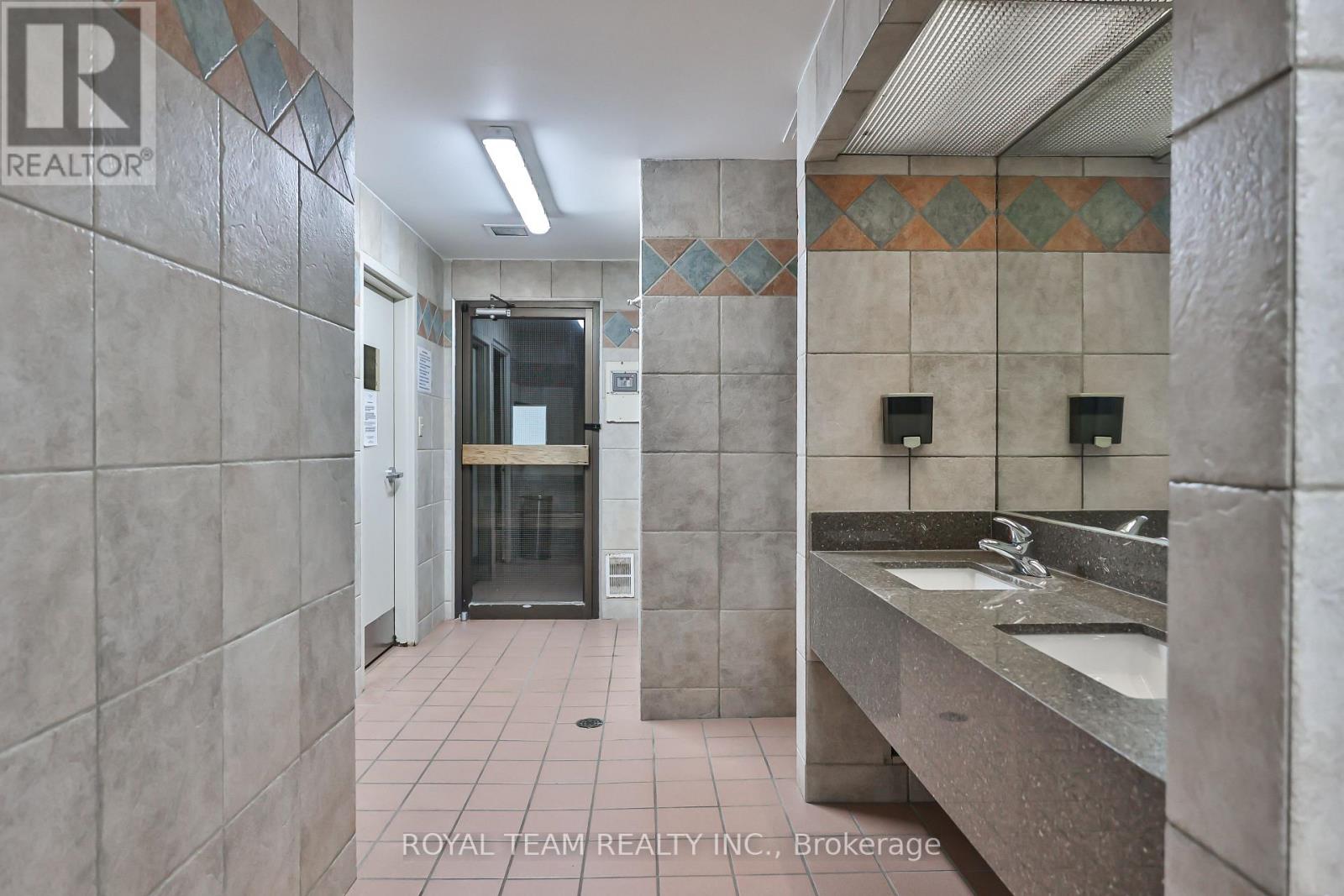#C-PH 10 211 SAINT PATRICK STREET - 45