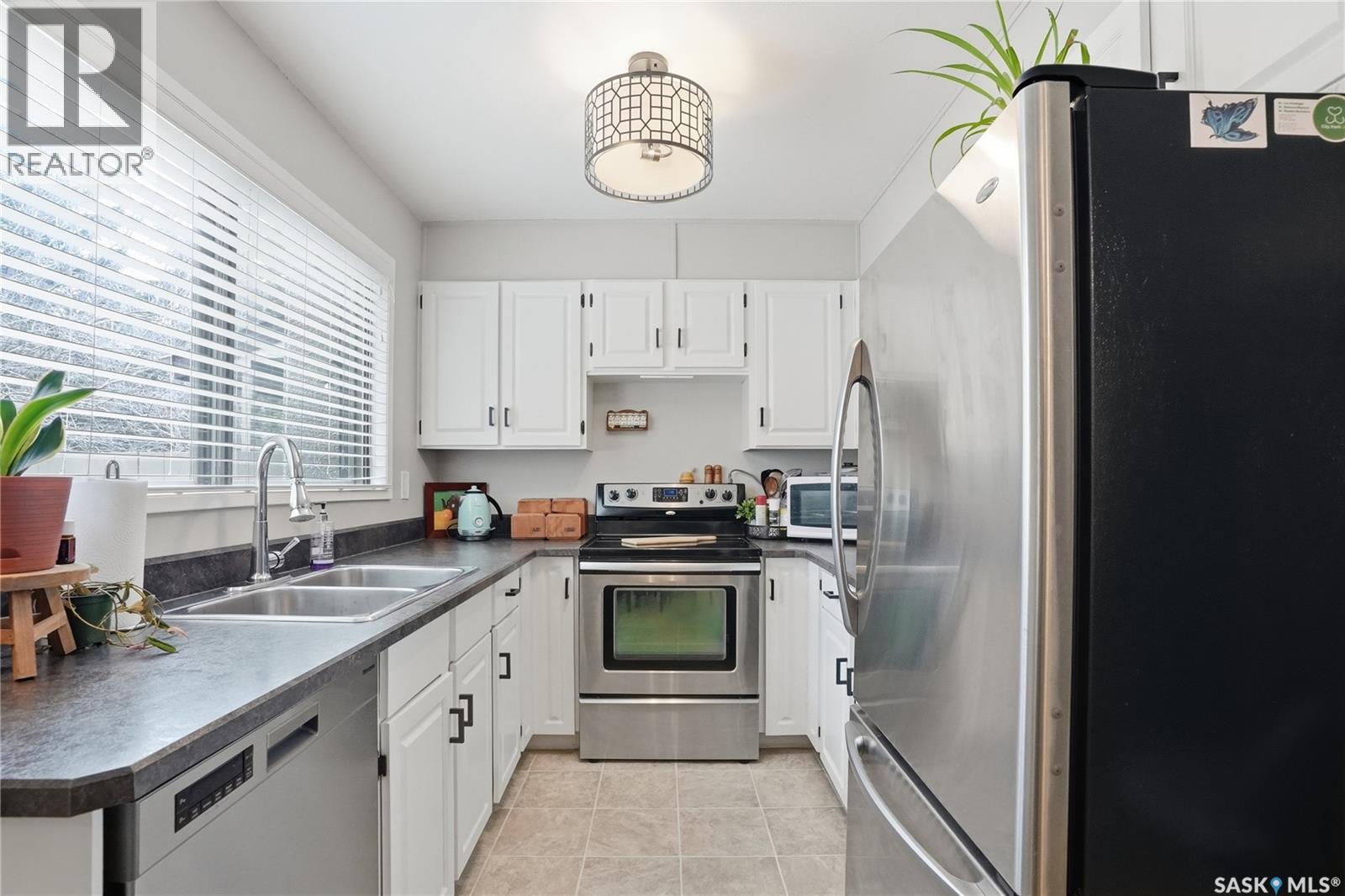 #16 425 Pinehouse DRIVE - 12