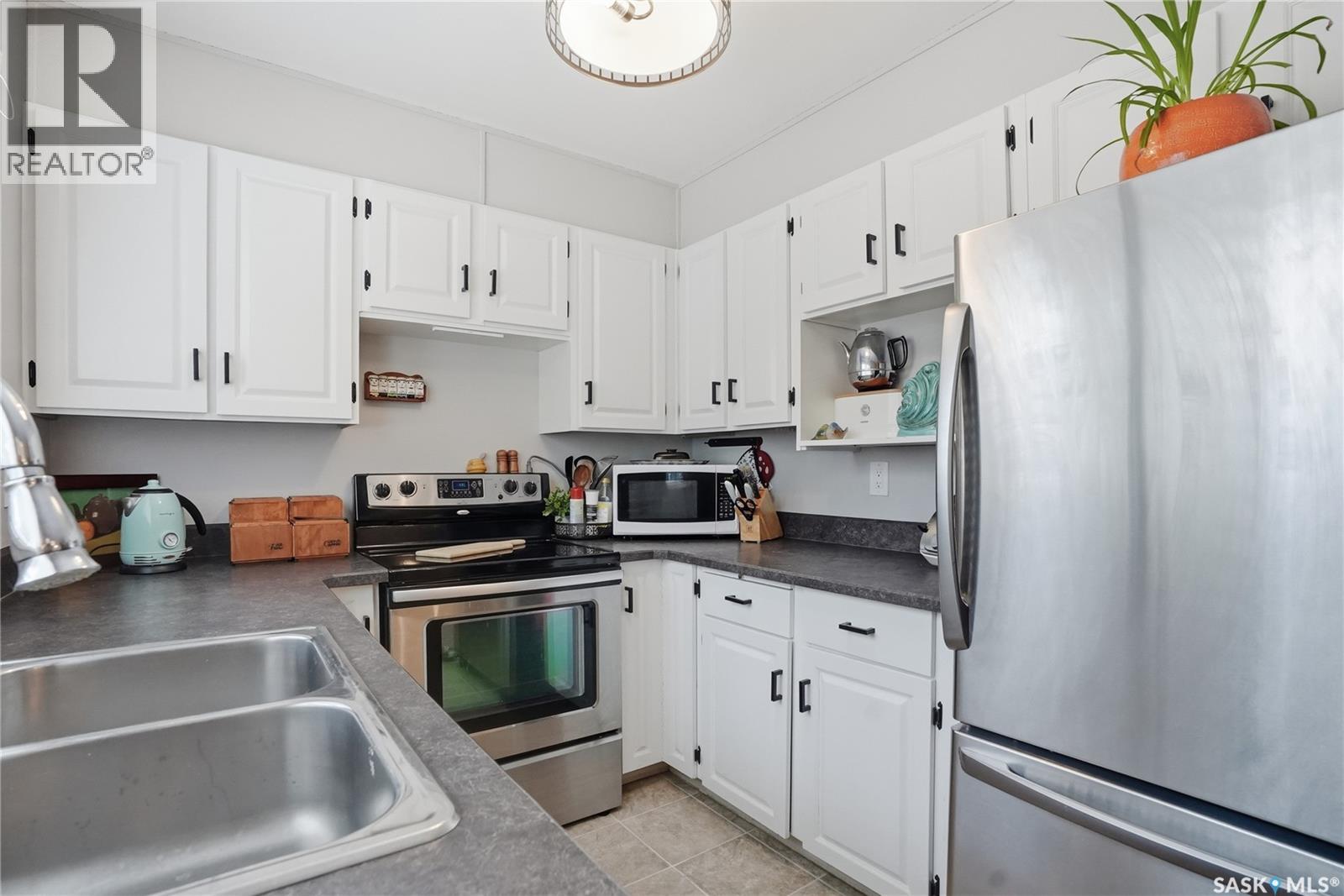 #16 425 Pinehouse DRIVE - 13