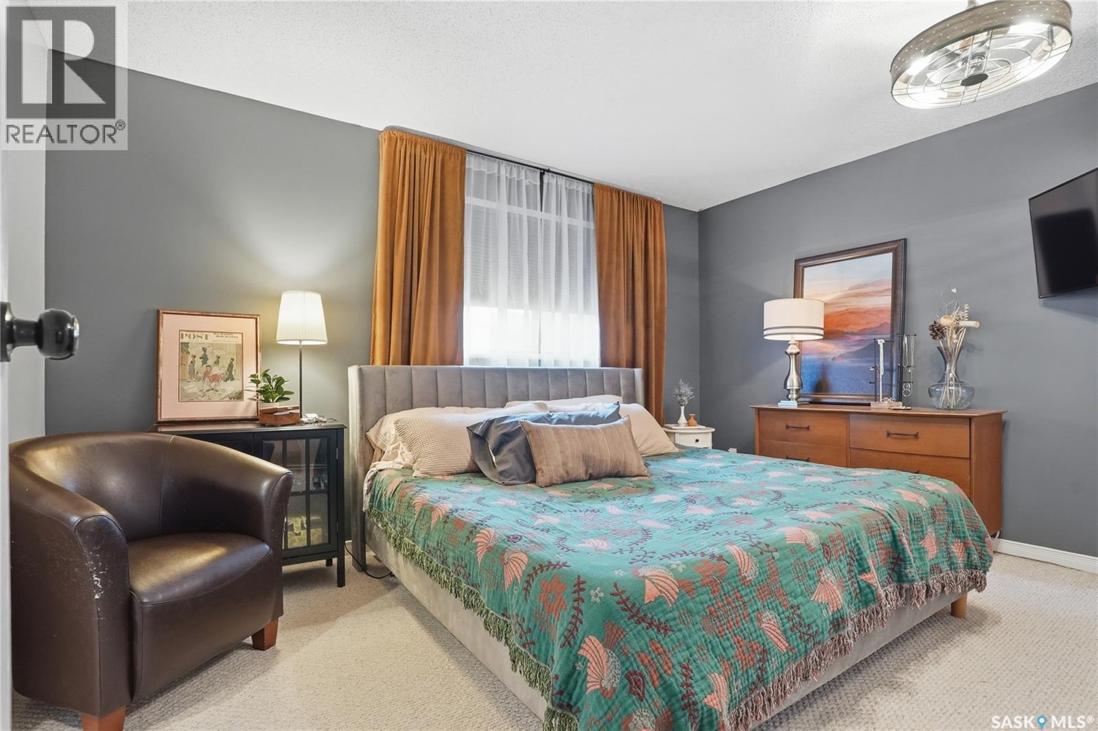 #16 425 Pinehouse DRIVE - 33