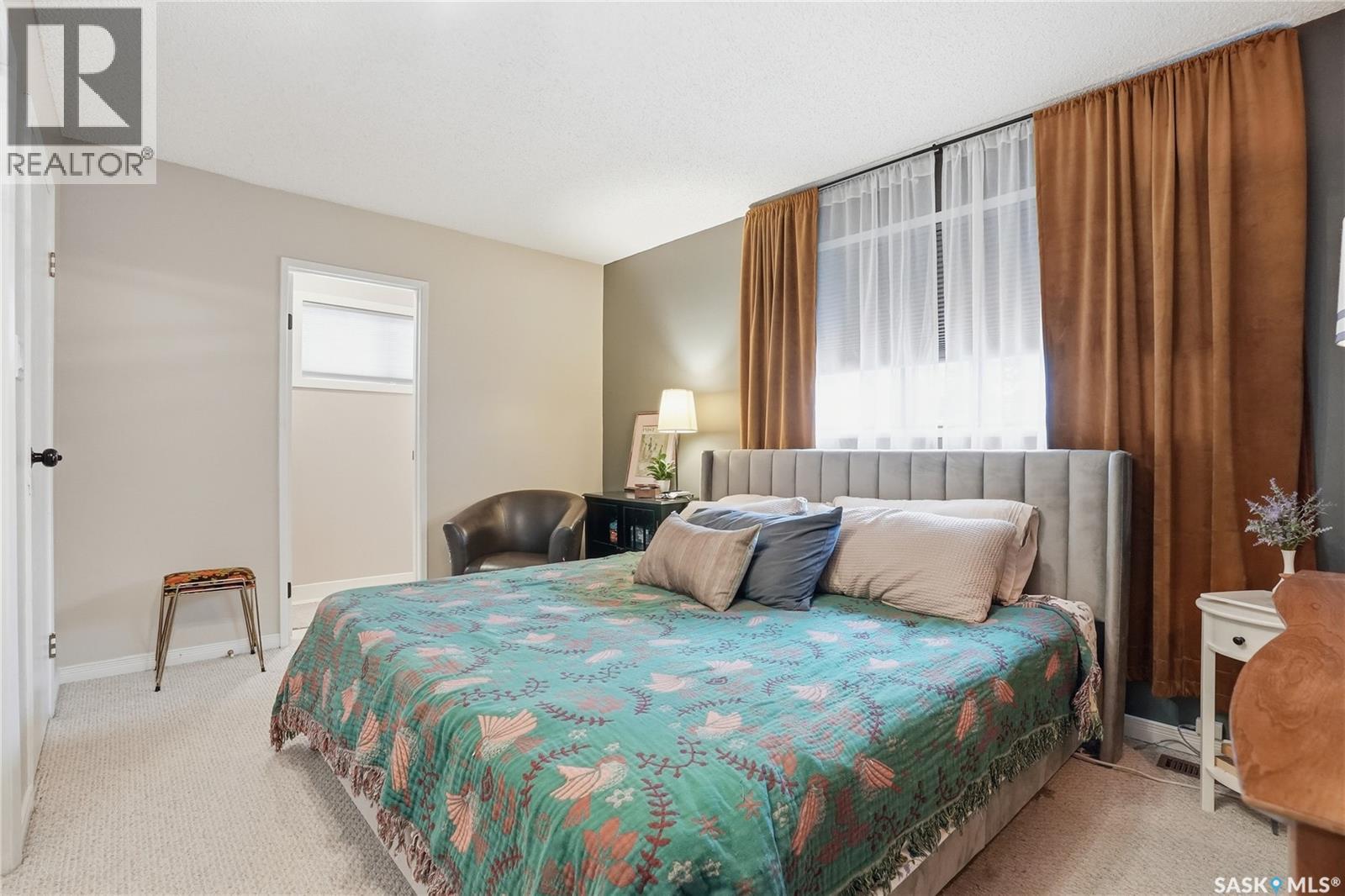 #16 425 Pinehouse DRIVE - 34