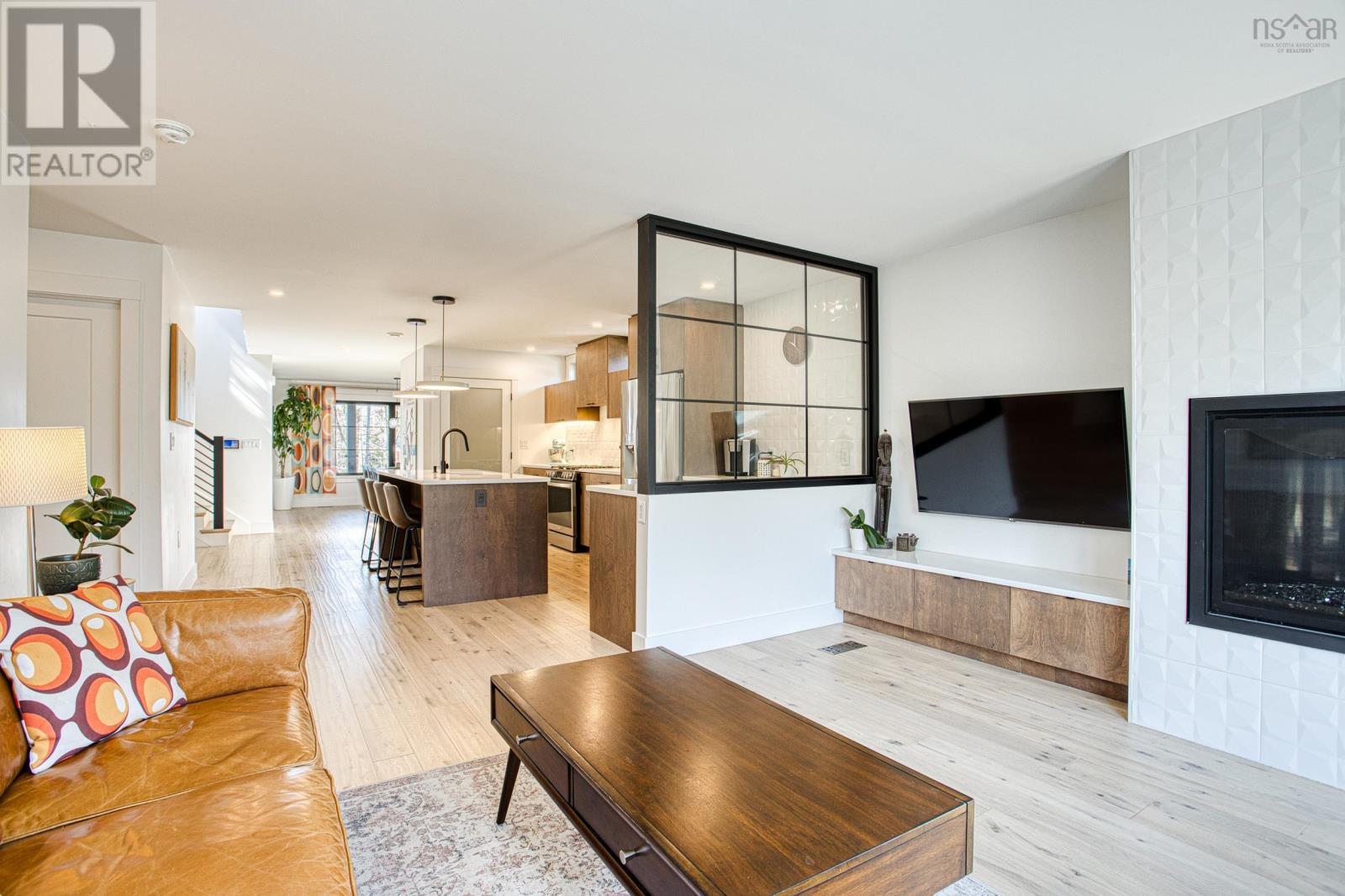 Property 22 of 50 of 8A Applewood Lane