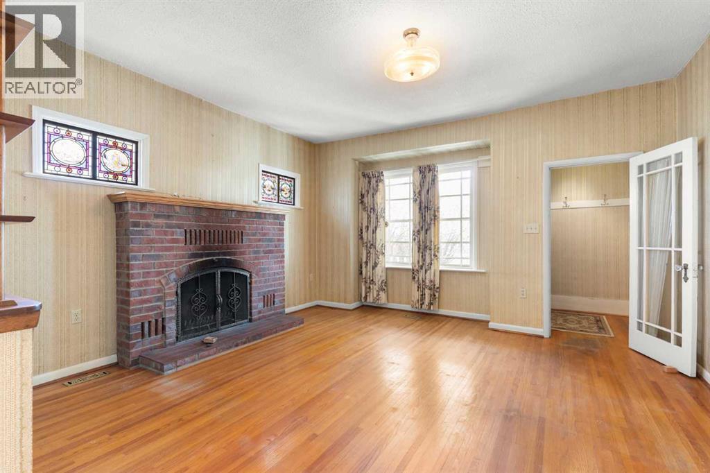 548 7 Street SE — photo 6