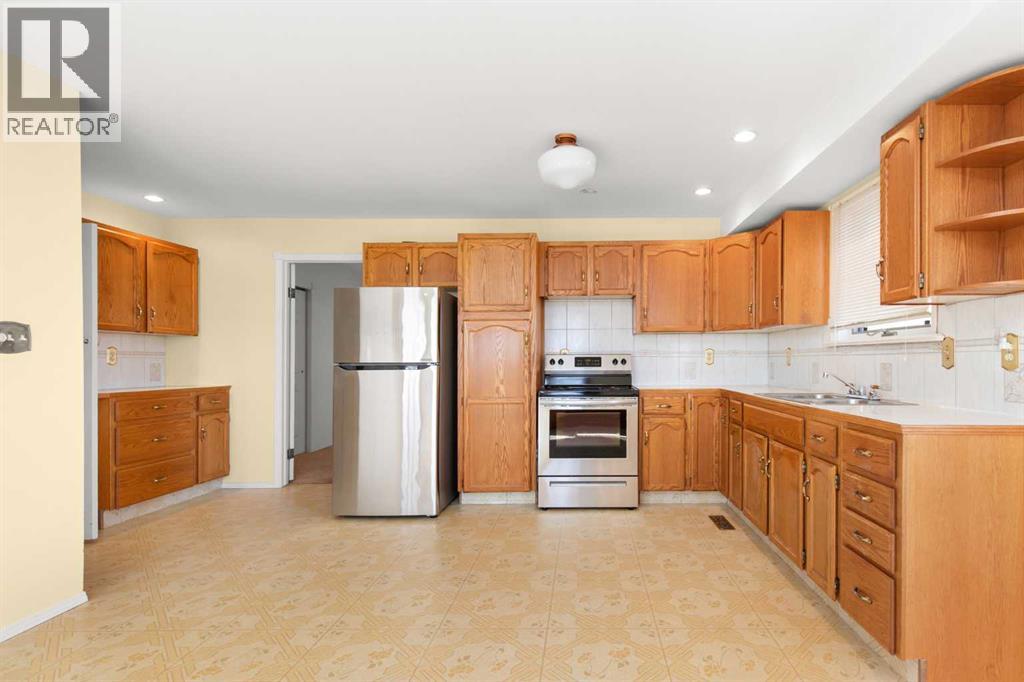 548 7 Street SE — photo 10