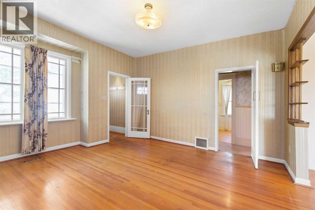 548 7 Street SE — photo 7
