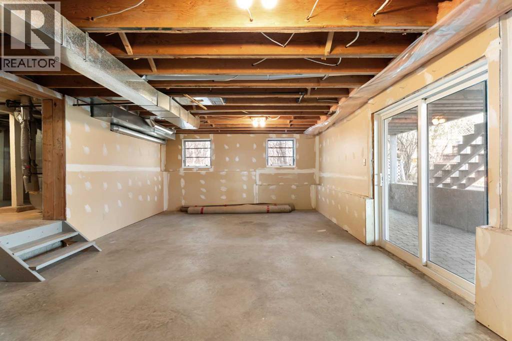 548 7 Street SE — photo 31