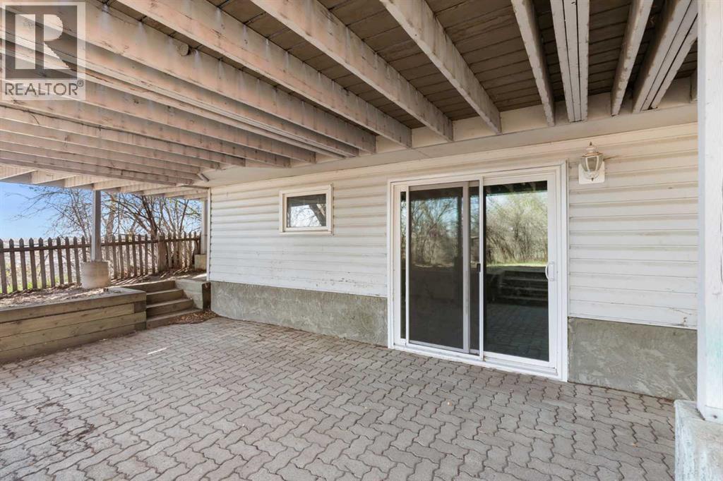 548 7 Street SE — photo 39