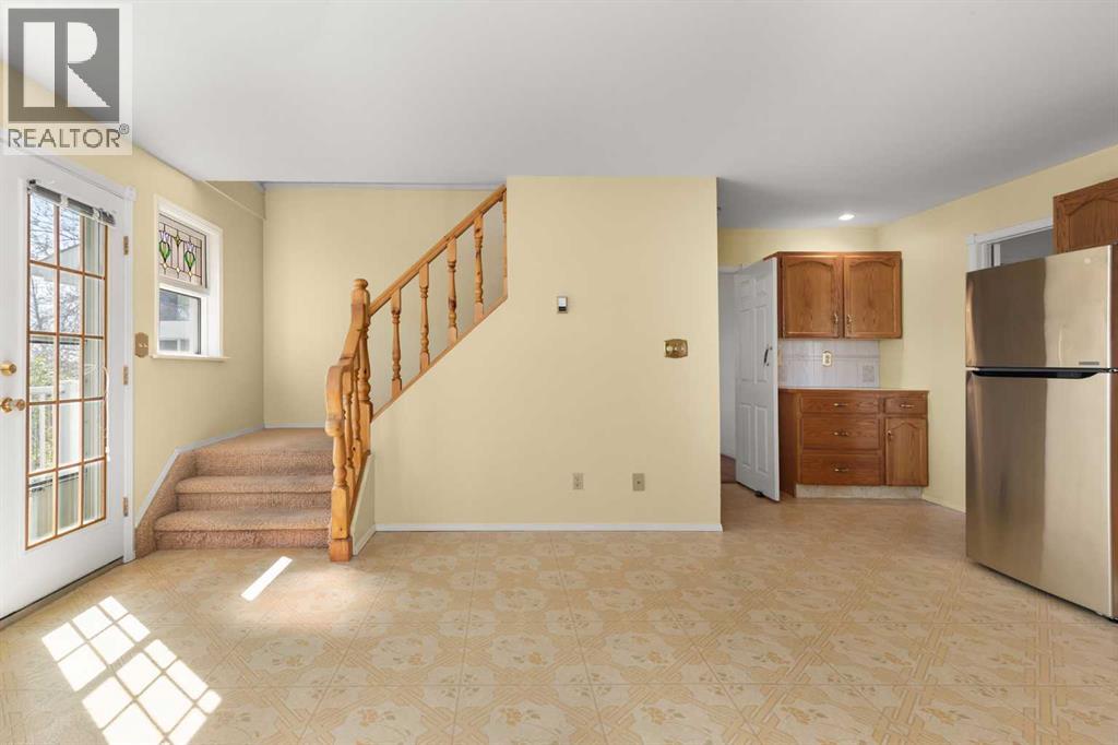 548 7 Street SE — photo 15
