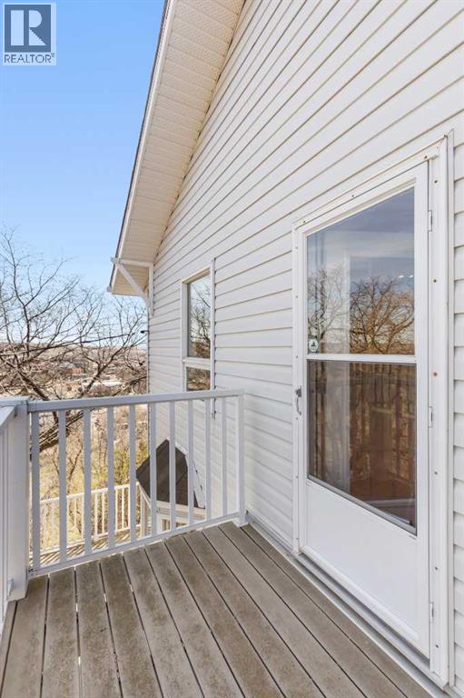 548 7 Street SE — photo 28