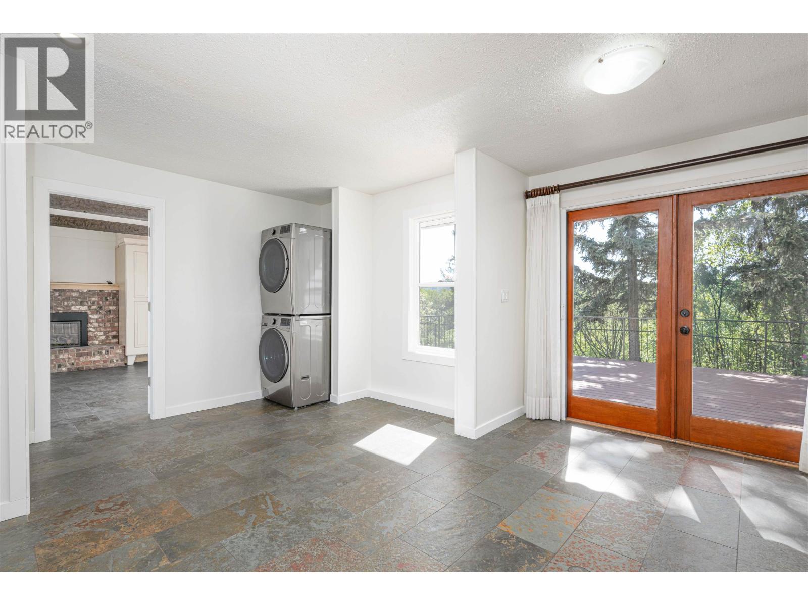 1602 EDMONTON STREET - 11