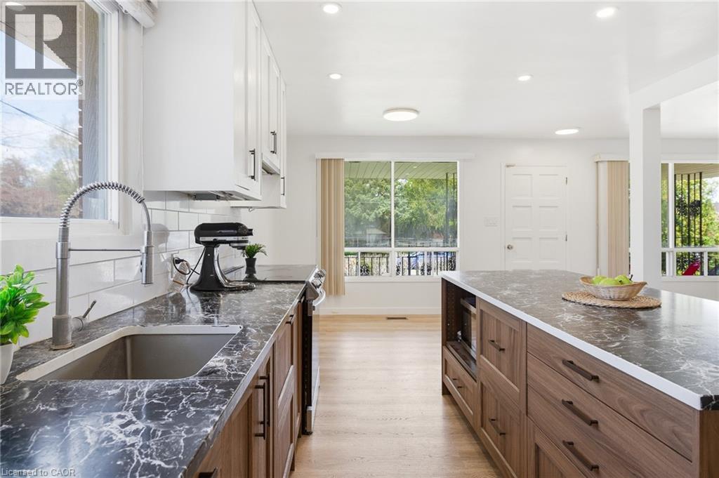 211 BALLANTYNE Avenue - 12