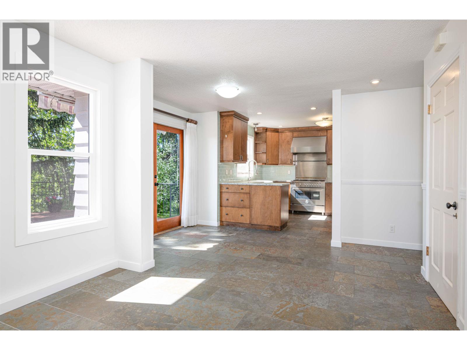1602 EDMONTON STREET - 10