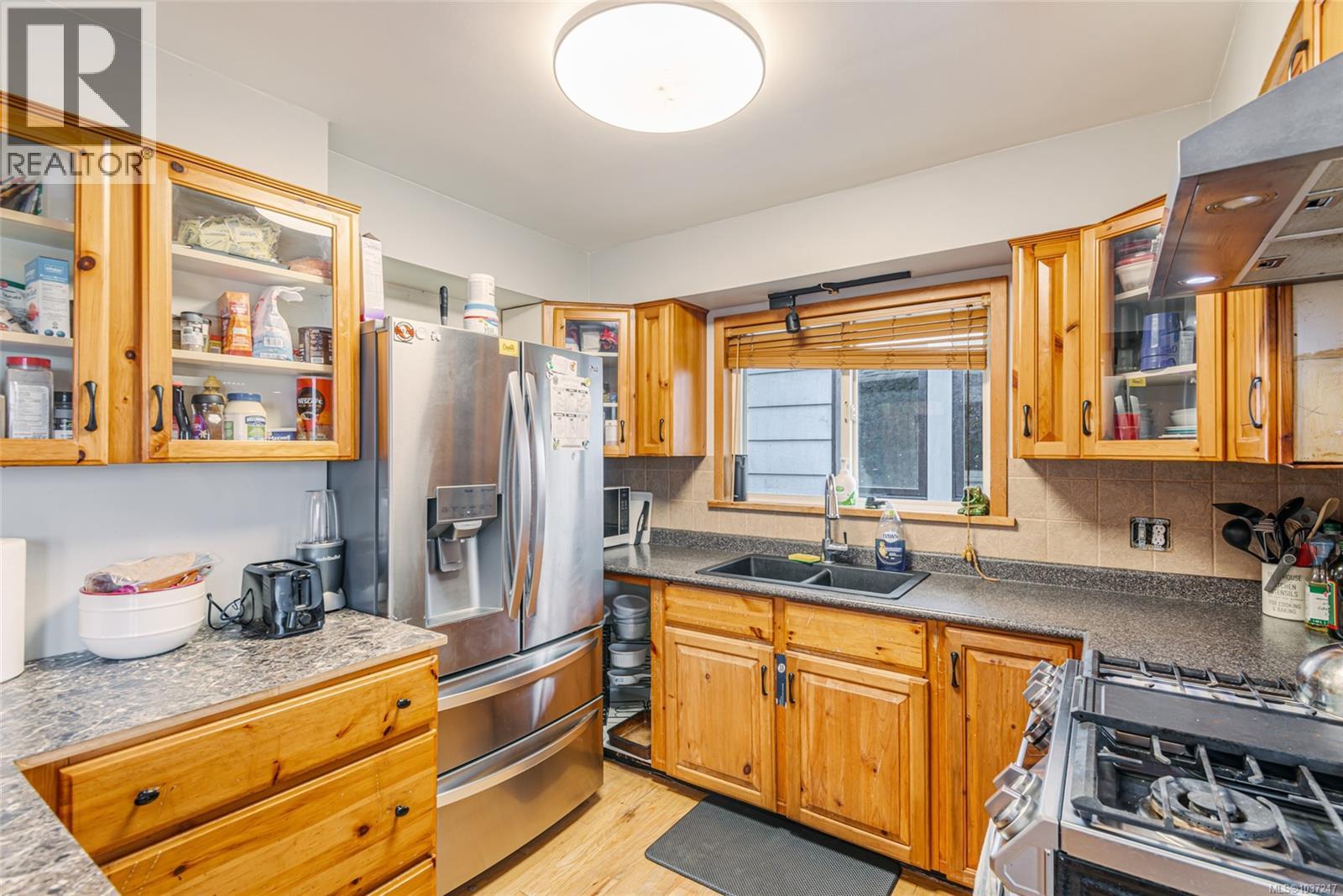 2760 6th Ave - 4