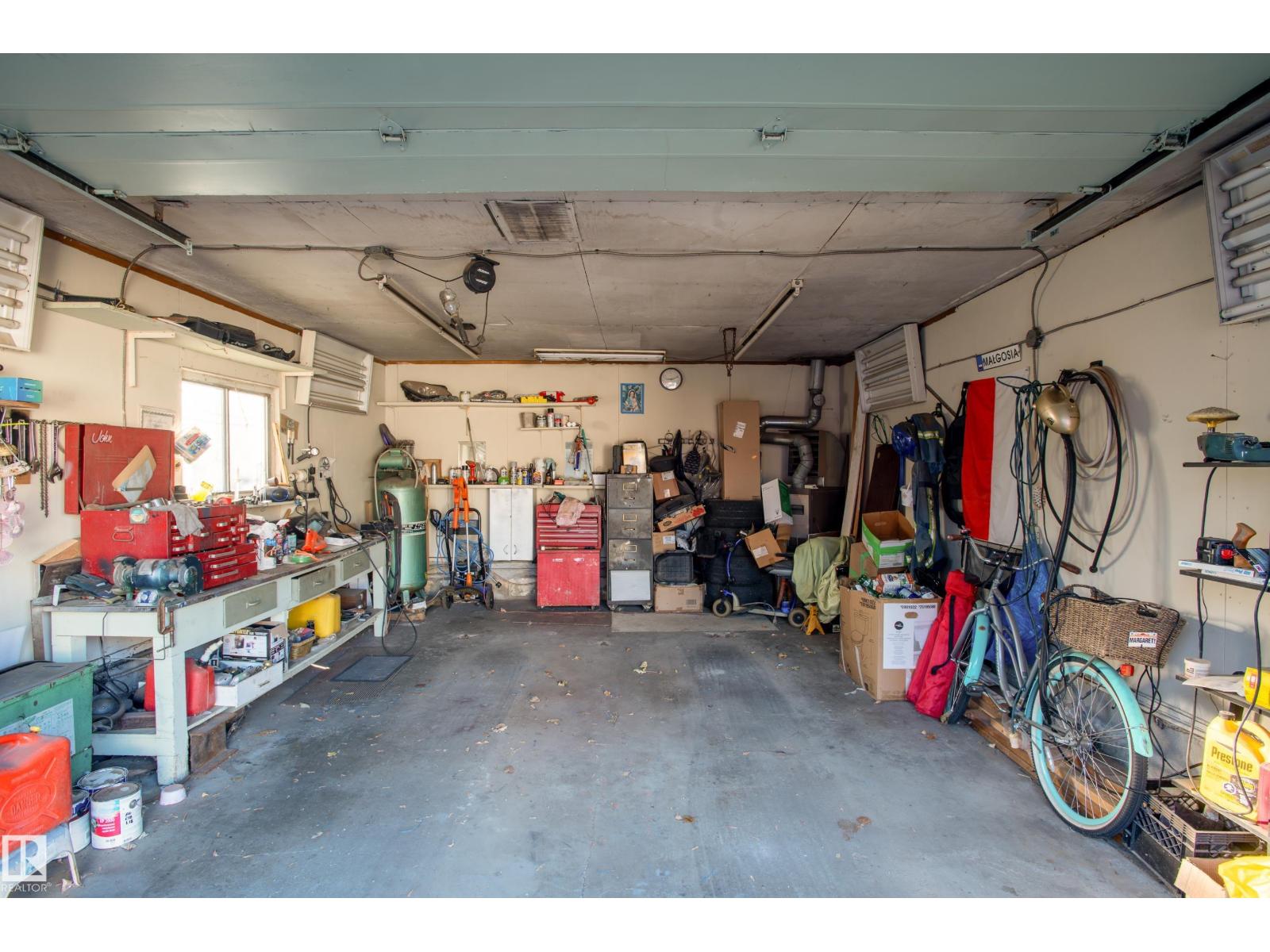 10532 157 ST NW - 41