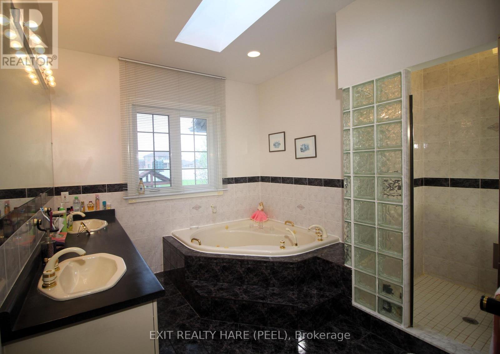 5 GLENBROOK BOULEVARD - 23