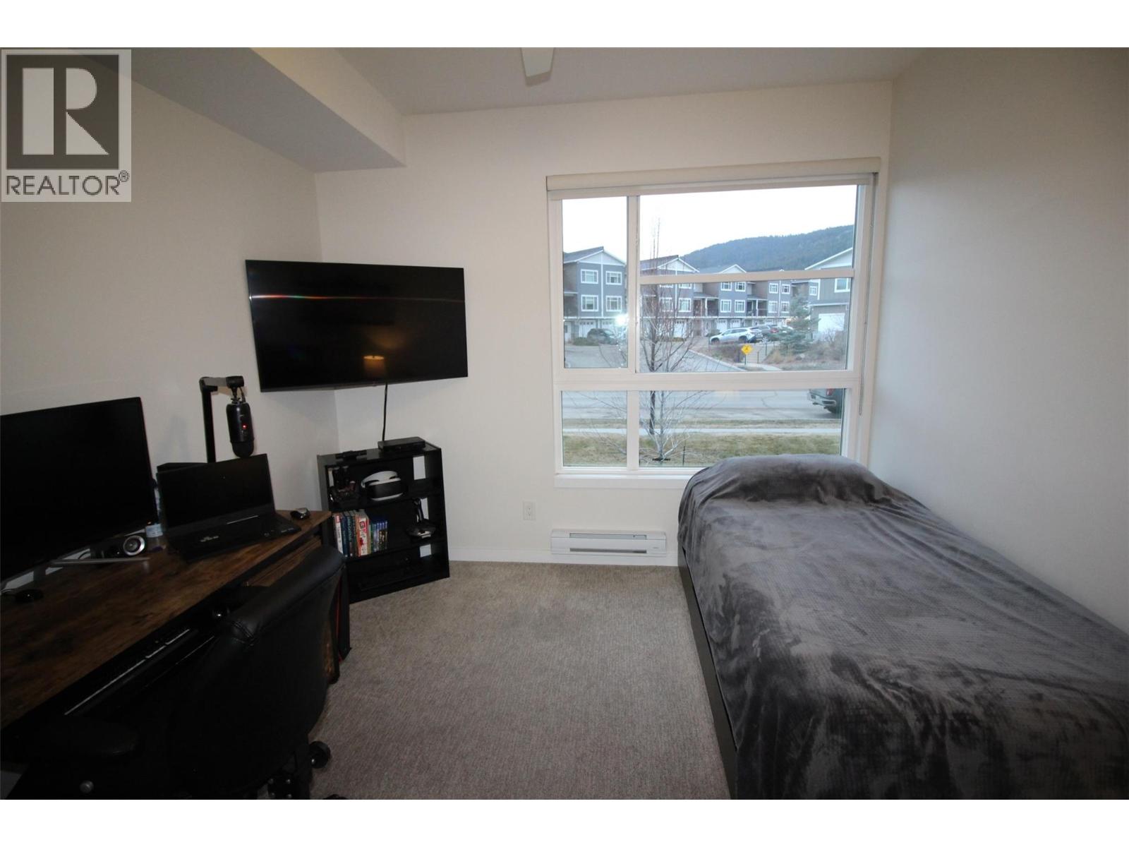 #204 1880 HUGH ALLAN Drive - 29