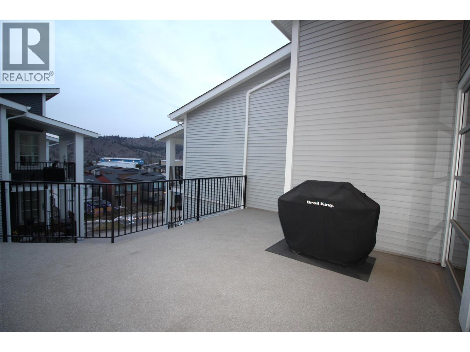 #204 1880 HUGH ALLAN Drive - 39