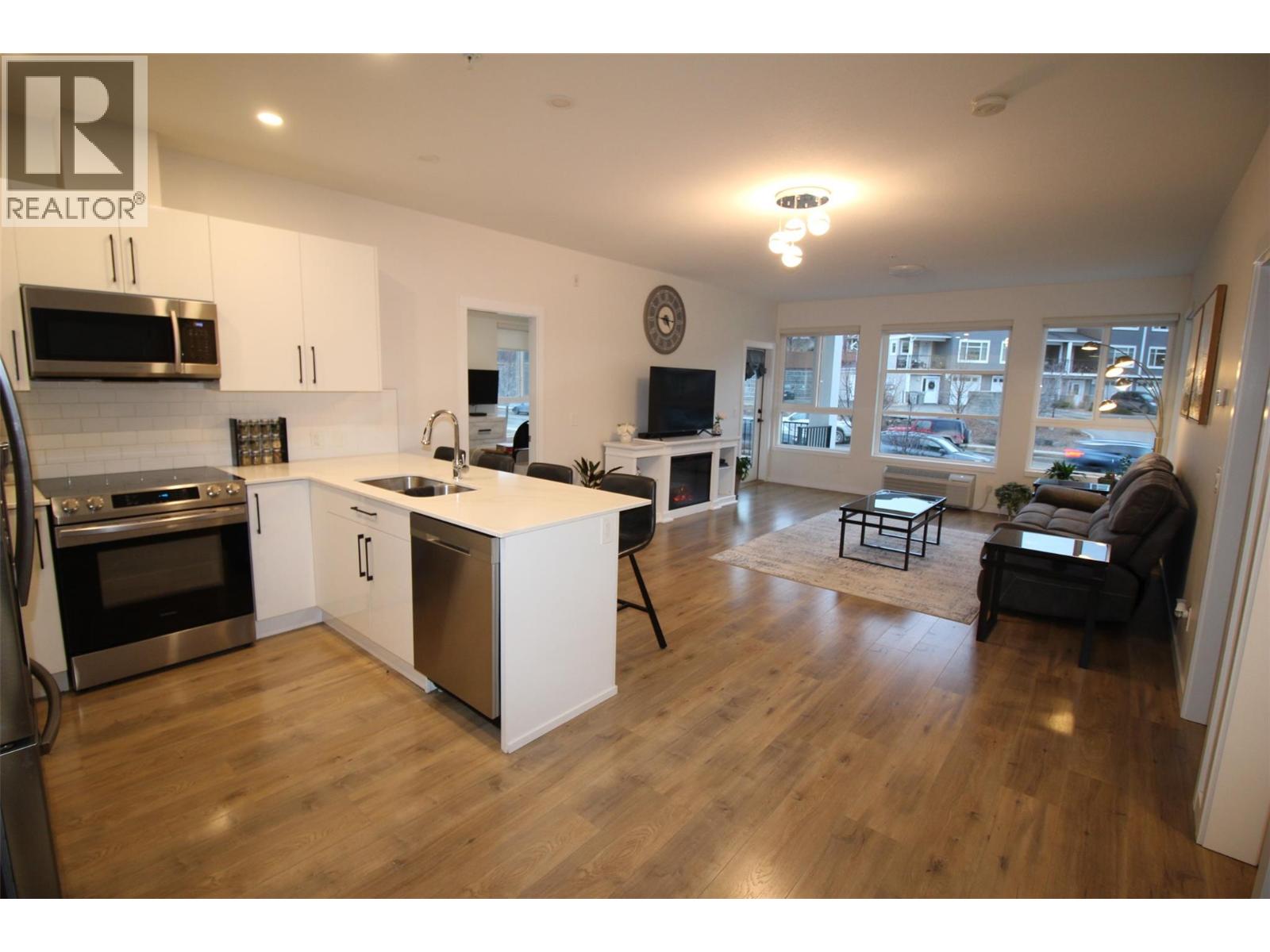 #204 1880 HUGH ALLAN Drive - 12