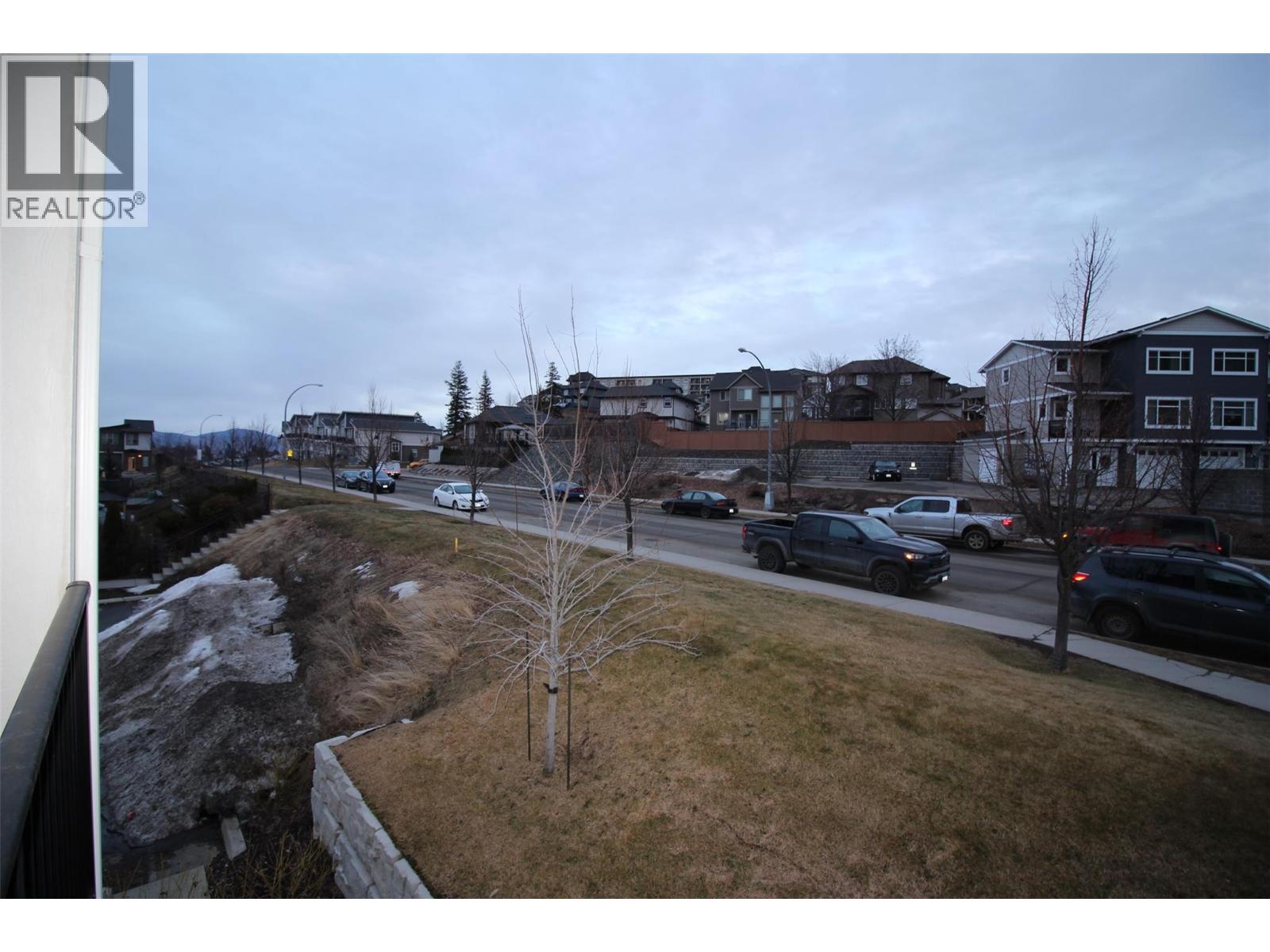 #204 1880 HUGH ALLAN Drive - 34