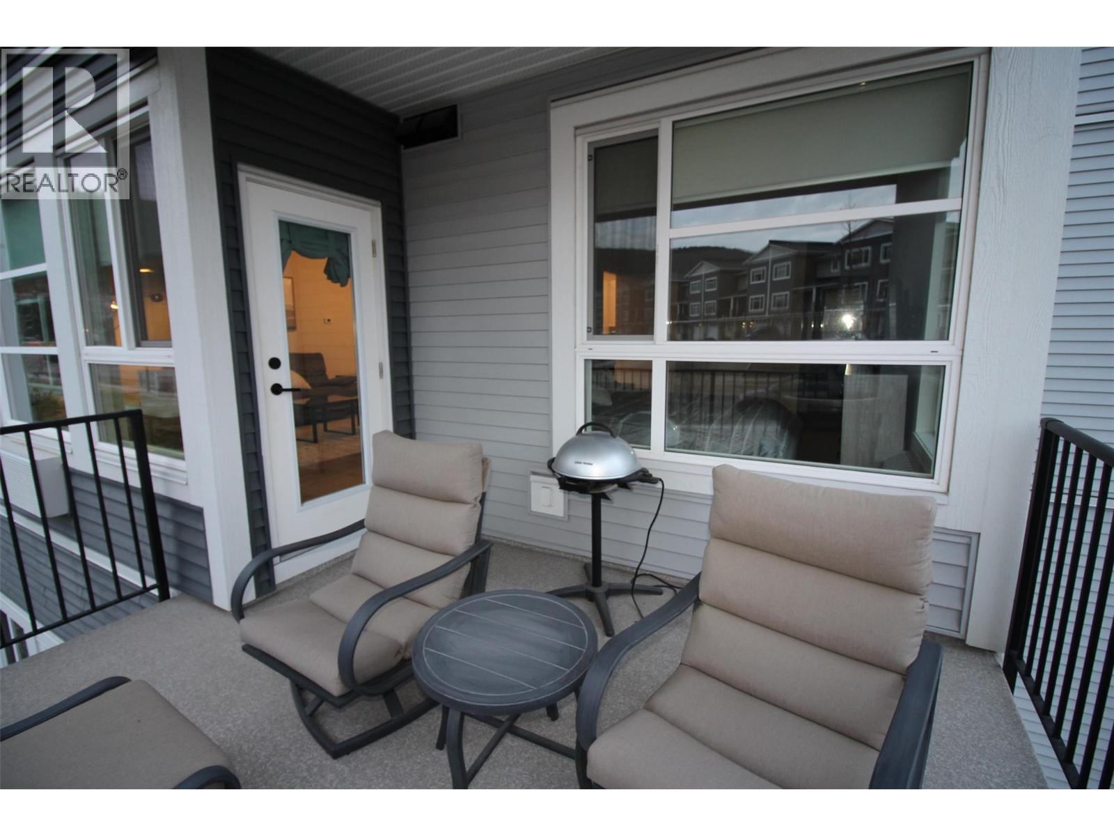 #204 1880 HUGH ALLAN Drive - 32