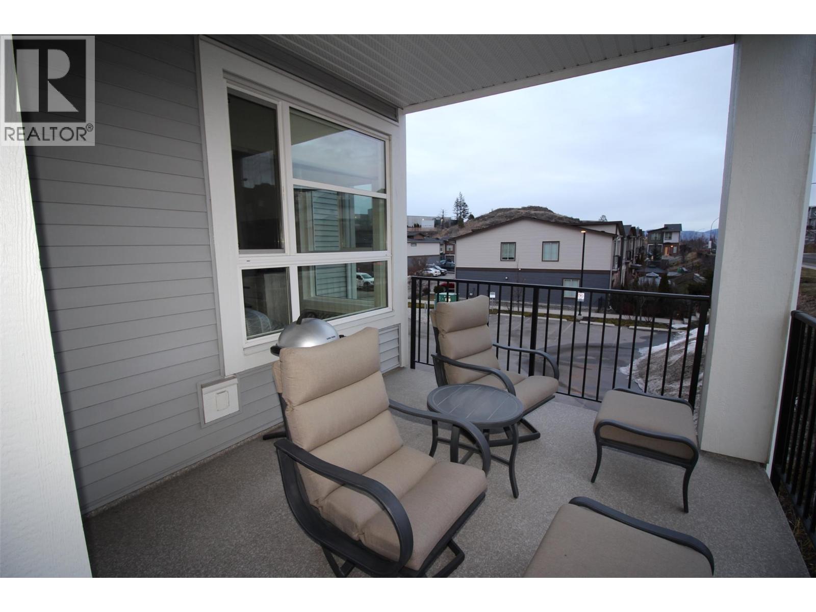 #204 1880 HUGH ALLAN Drive - 31