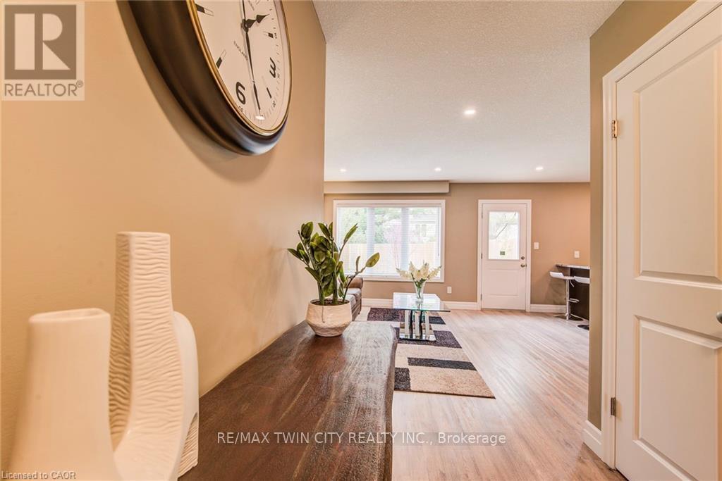 63 CRAB APPLE COURT - 11
