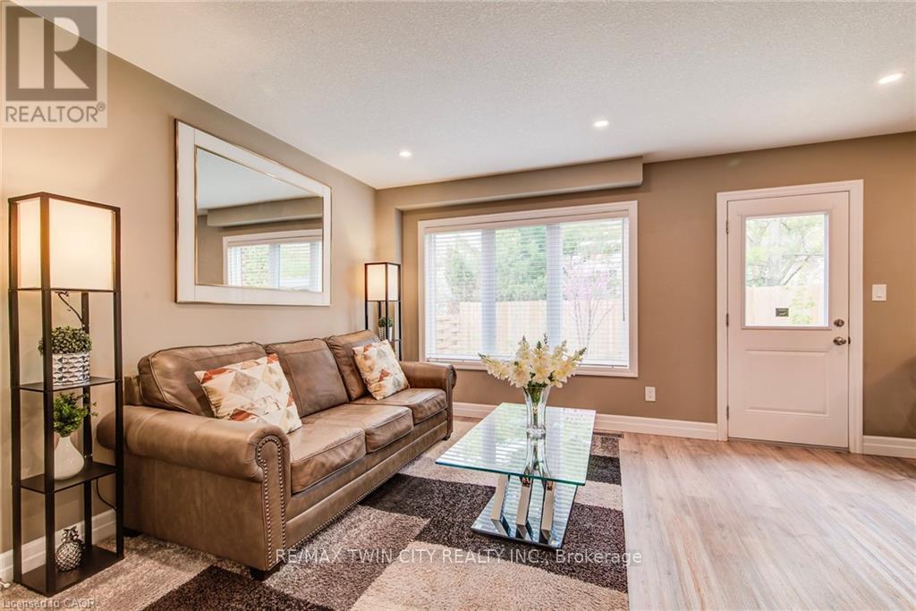 63 CRAB APPLE COURT - 12