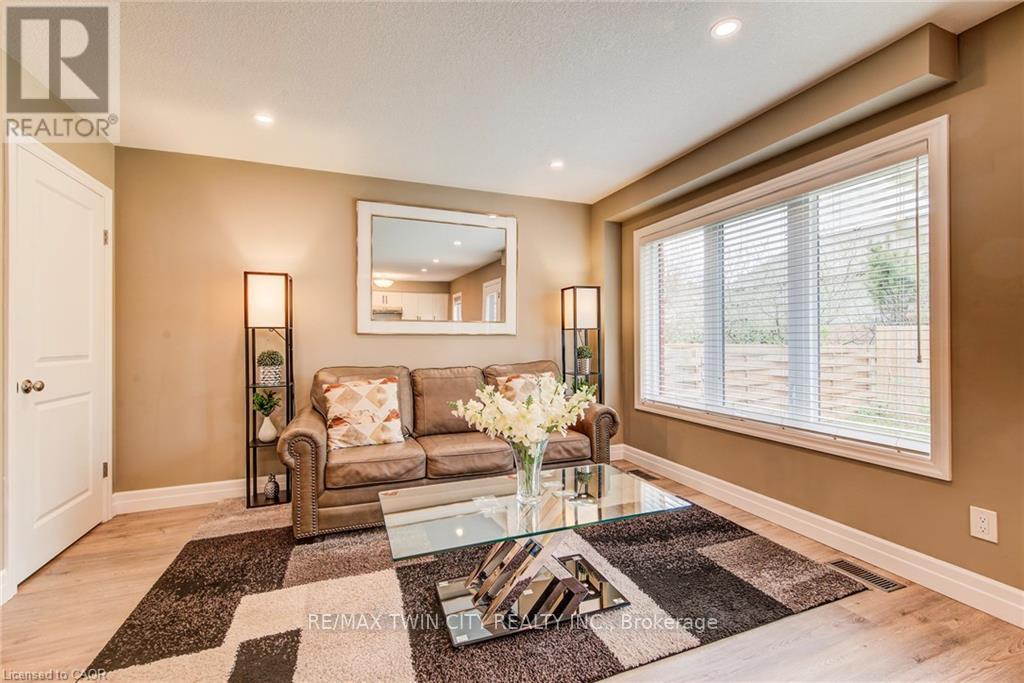 63 CRAB APPLE COURT - 13