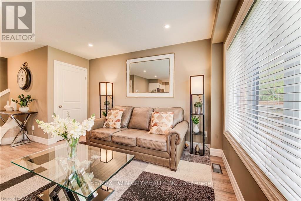 63 CRAB APPLE COURT - 14