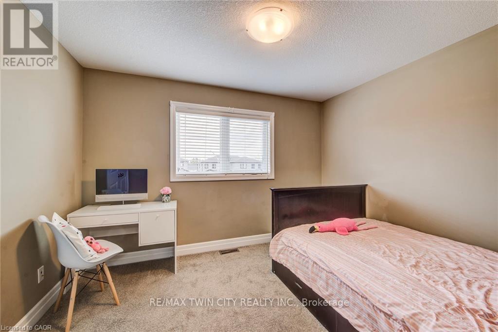 63 CRAB APPLE COURT - 24