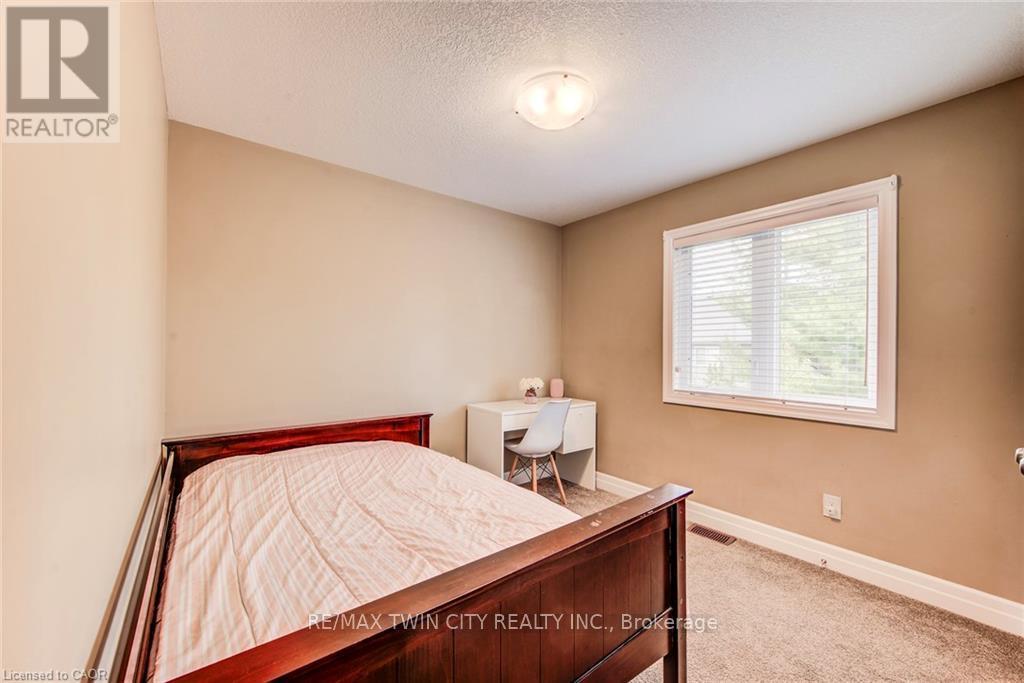 63 CRAB APPLE COURT - 26