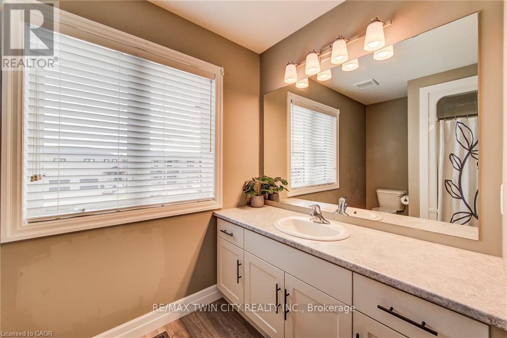 63 CRAB APPLE COURT - 30