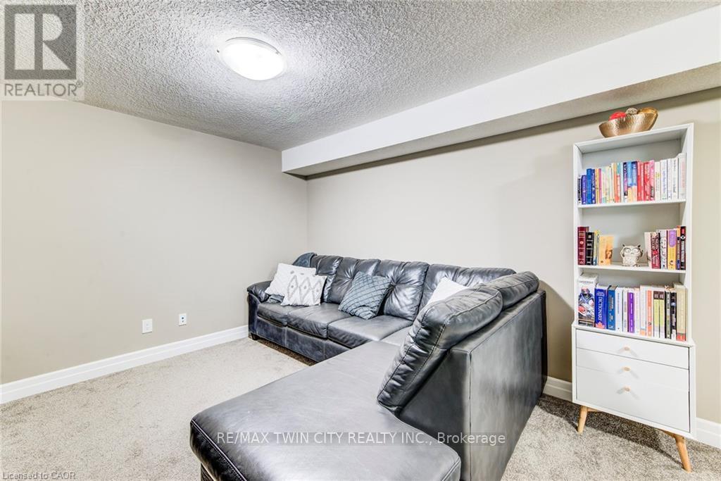 63 CRAB APPLE COURT - 34