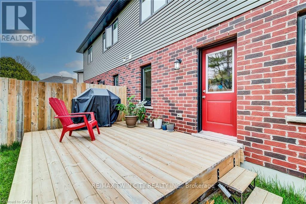 63 CRAB APPLE COURT - 37