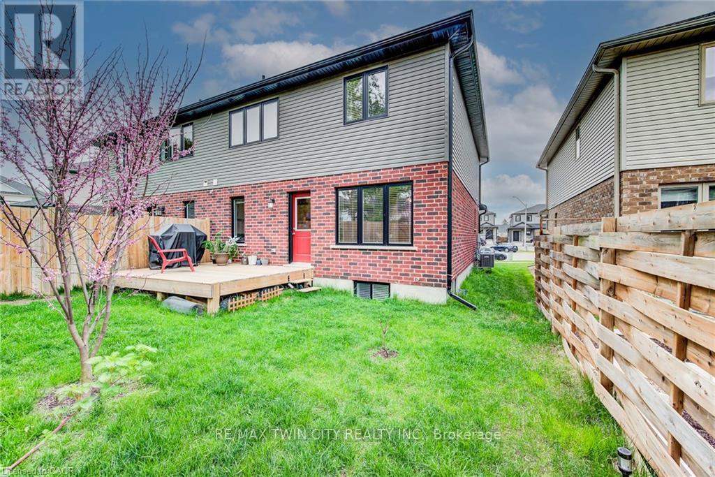 63 CRAB APPLE COURT - 38