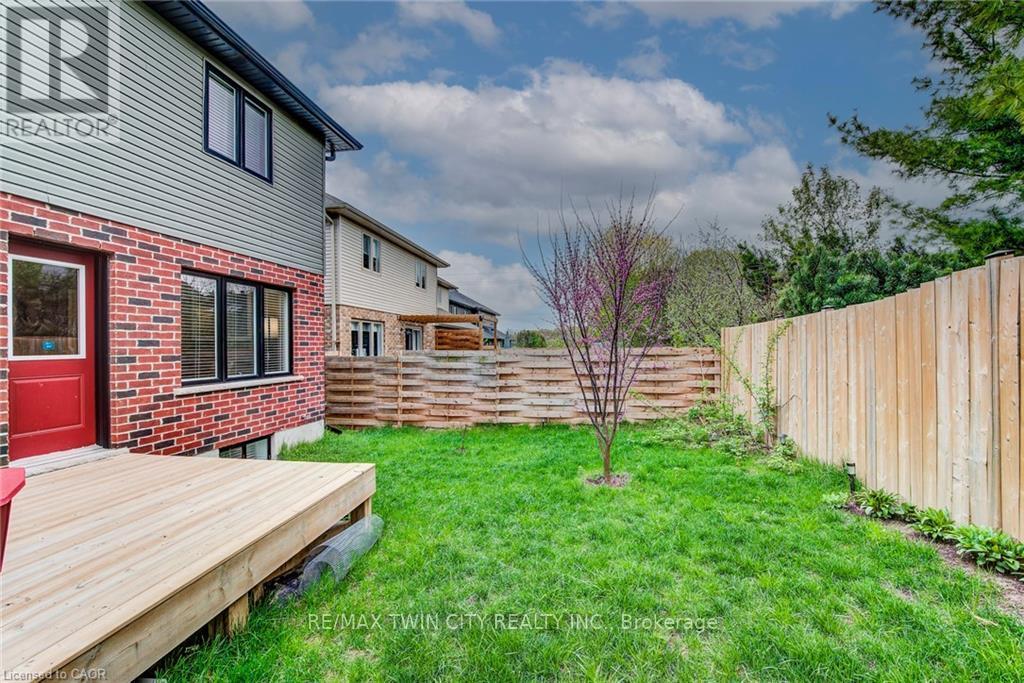 63 CRAB APPLE COURT - 40