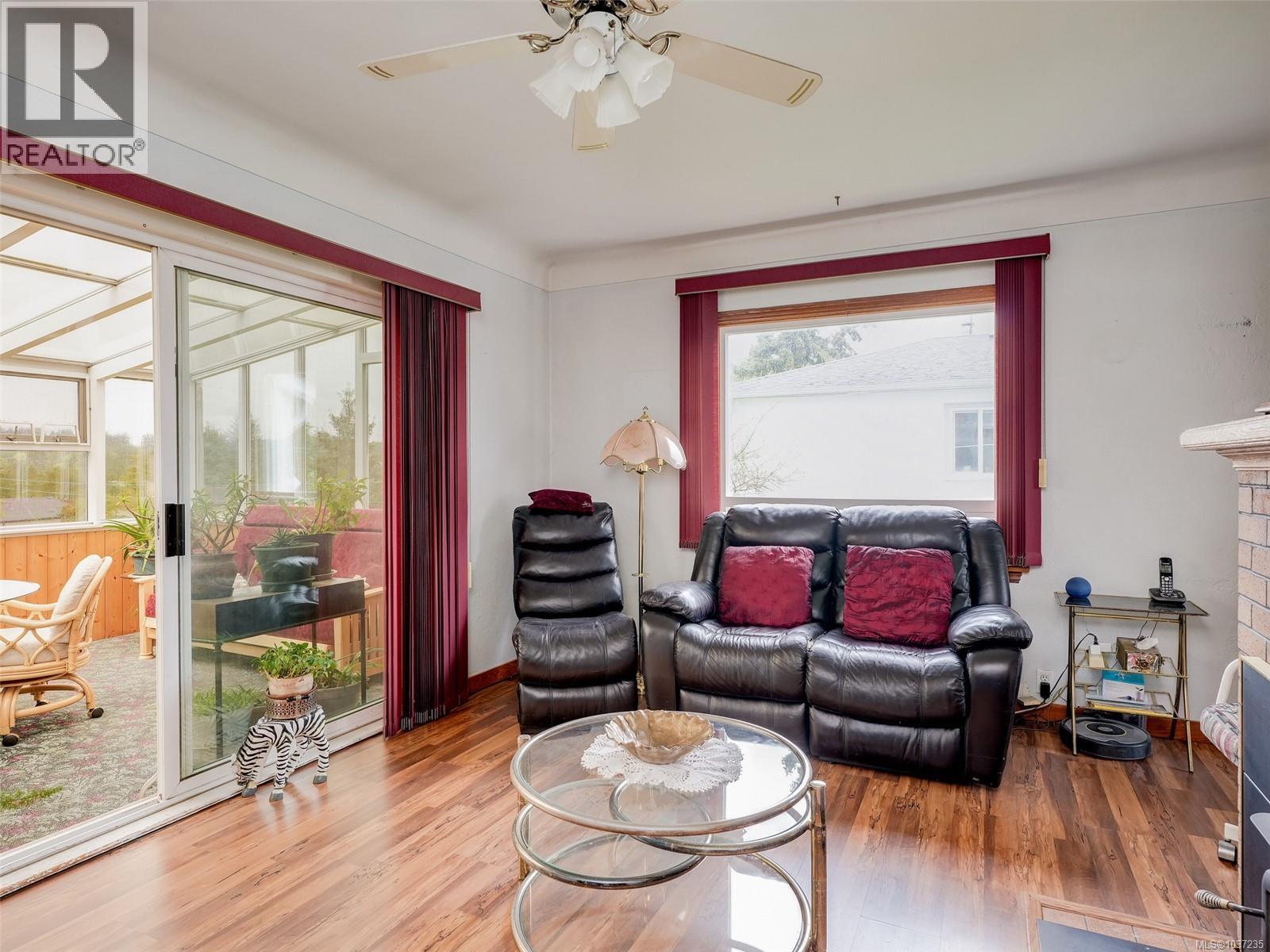 4034 Carey Rd - 4