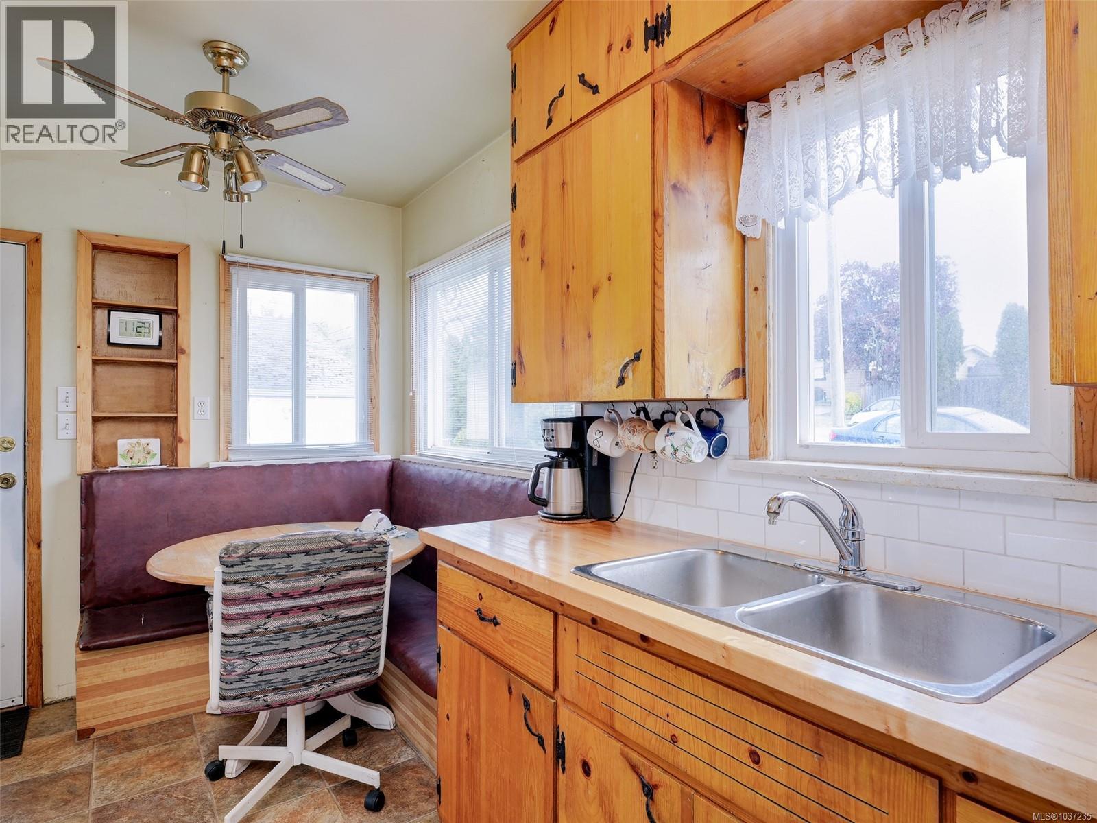 4034 Carey Rd - 7
