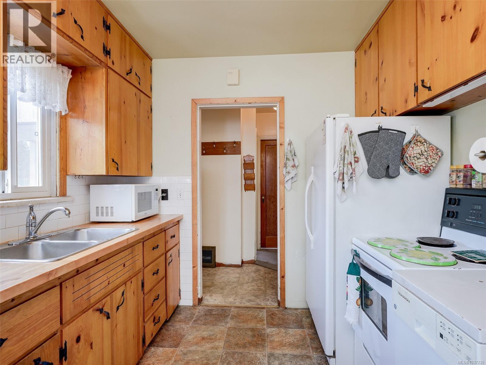 4034 Carey Rd - 8