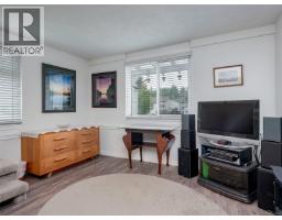 4034 Carey Rd, Saanich, BC V8Z4E8 Photo 14