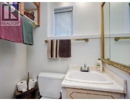 4034 Carey Rd, Saanich, BC V8Z4E8 Photo 16