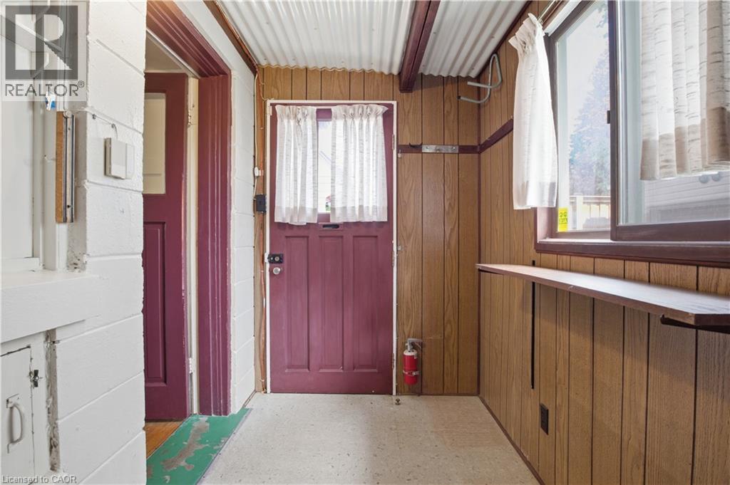 14 LORNE Crescent, Kitchener, Ontario, N2M3Y3 — Photo 2