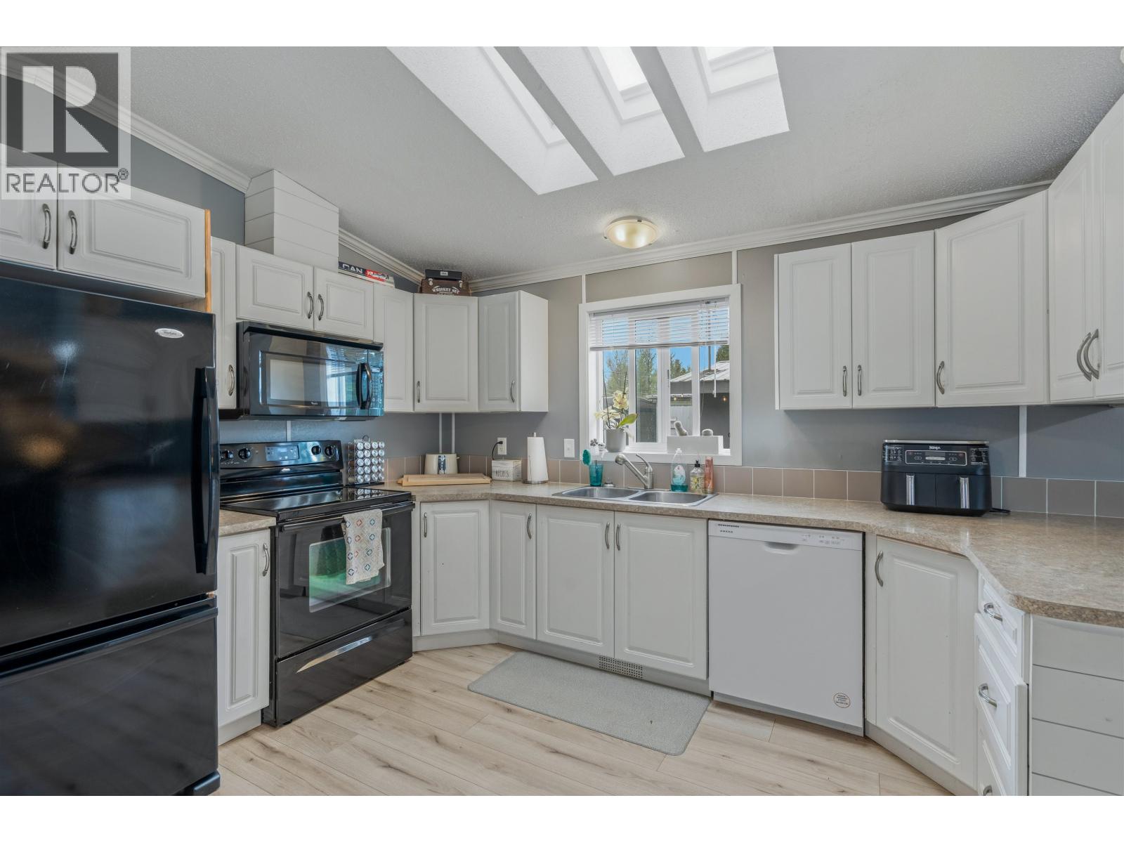 7243 GLENVIEW DRIVE - 11